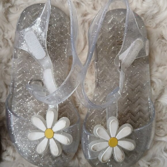 TODDLERS 3 PAIR SHOES - Picture 5 of 7